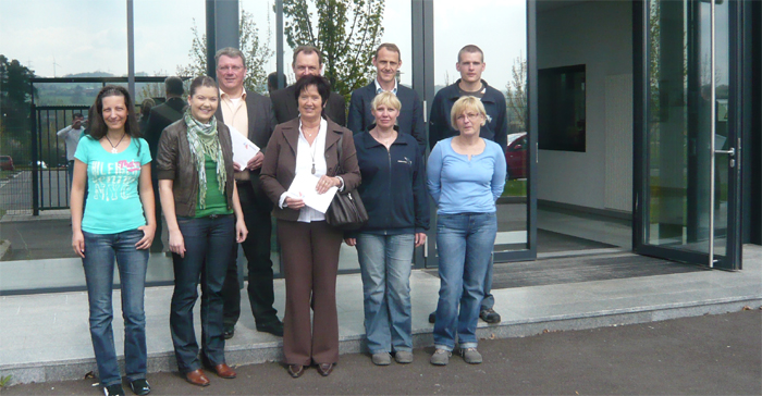 Die Mitarbeiter der Fliedener Niederlassung hatten bei den Mitarbeitern zu Spenden f�r soziale Institutionen aufgerufen. Bei diesem Spendenaufruf kamen insgesamt 1.995 � zusammen, die die Mitarbeiter in diesen Tagen neben dem Hospiz auch noch an zwei �Tafeln� �bergeben haben.