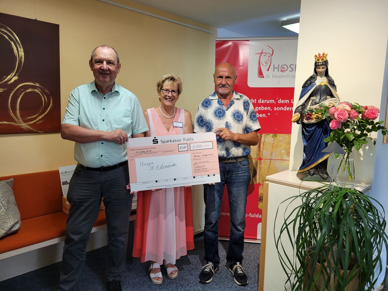 Spendenübergabe Taubenverein Luftpost an Hospiz