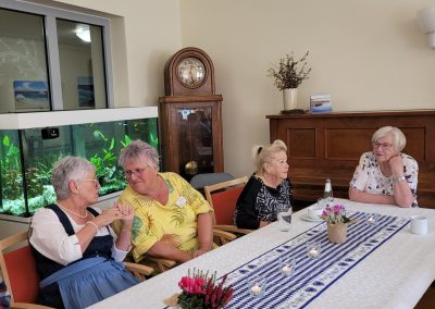 traditionell geschmäckter Tisch zum Oktoberfest